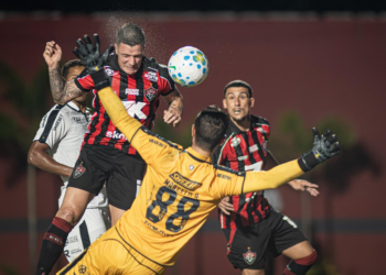 Vitória enfrenta Barcelona de Ilhéus em jogo decisivo pelo Campeonato Baiano neste domingo