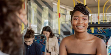 Projeto de lei prevê que mulheres possam escolher assento ao lado de outras mulheres em transportes coletivos