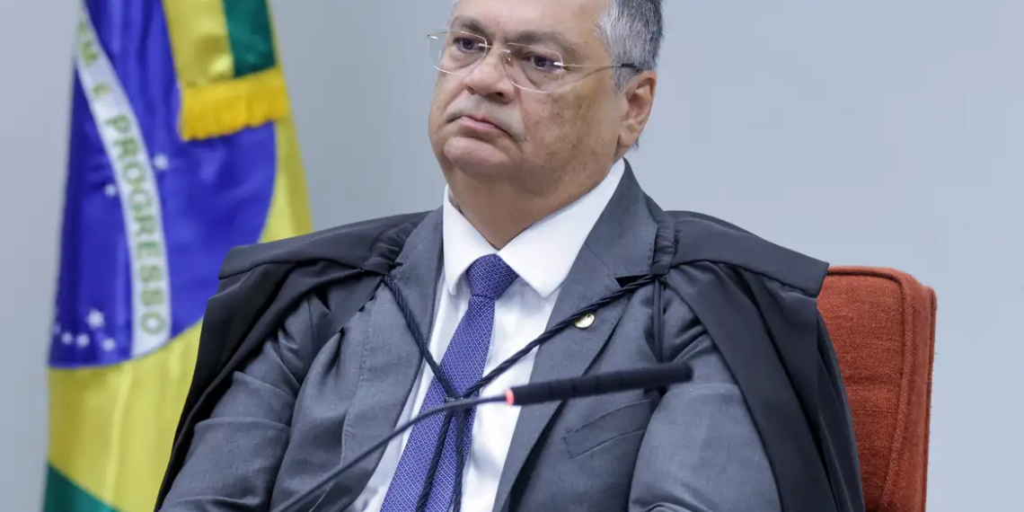 Dino determina revisão e suspensão de “penduricalhos” ilegais nos Três Poderes em até 60 dias