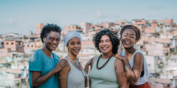 Coletivo Entre Becos é finalista do prêmio MOL com reportagem sobre associação que transforma vidas há 60 anos; saiba como votar