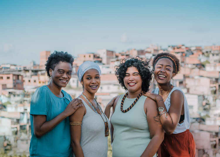 Coletivo Entre Becos é finalista do prêmio MOL com reportagem sobre associação que transforma vidas há 60 anos; saiba como votar