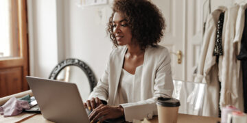 Empreendedorismo feminino cresce no Brasil, mas mulheres negras ainda enfrentam desigualdades