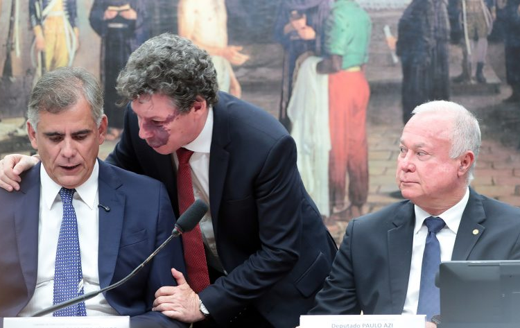 CCJ da Câmara aprova admissibilidade de proposta que prevê fim da escala 6×1