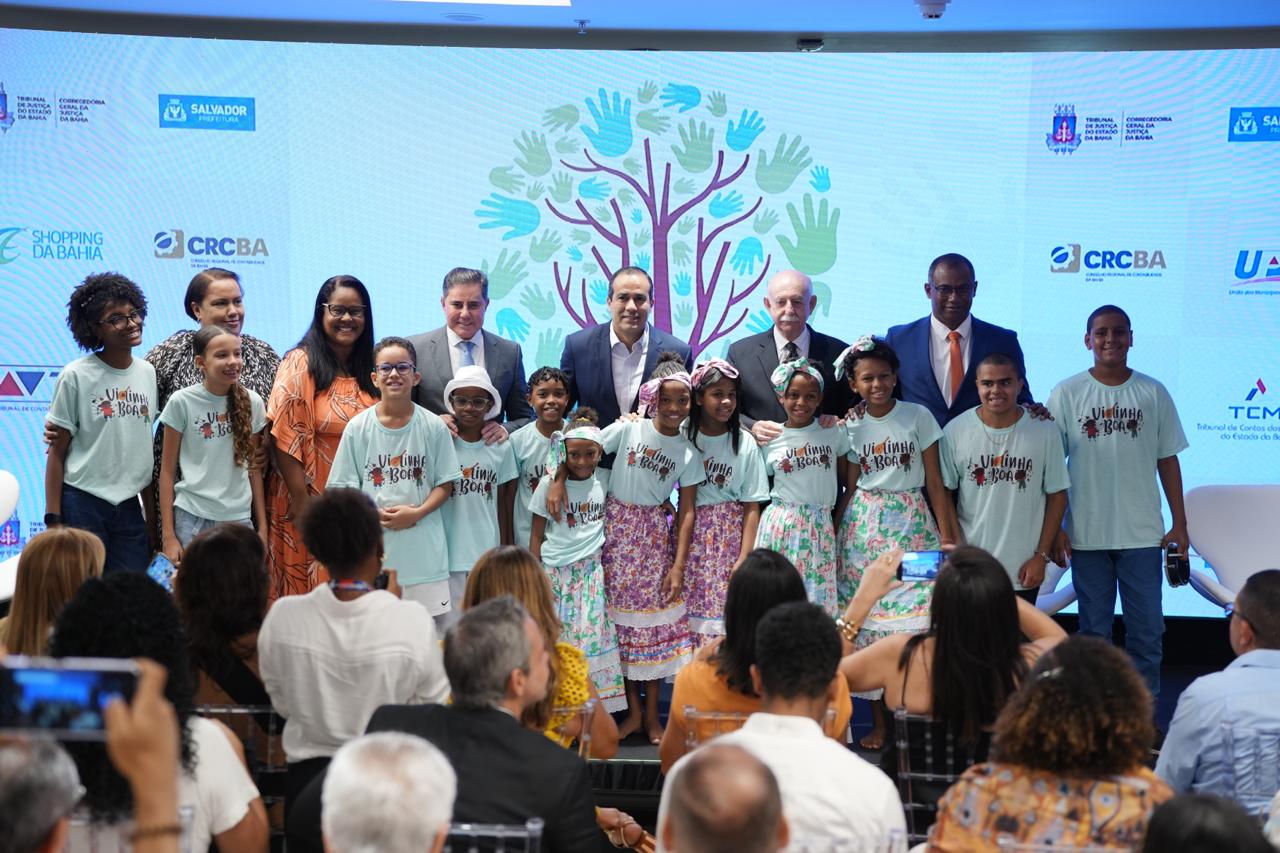 Salvador lança Maio Laranja e libera R$ 12 milhões para proteção infantojuvenil