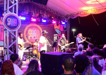 Oxe, É Jazz reúne grande público e transforma o Parque Costa Azul em celebração da música e da cultura