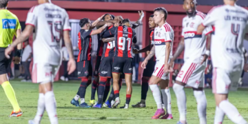 Vitória enfrenta RB Bragantino fora de casa em busca de recuperação no Brasileirão