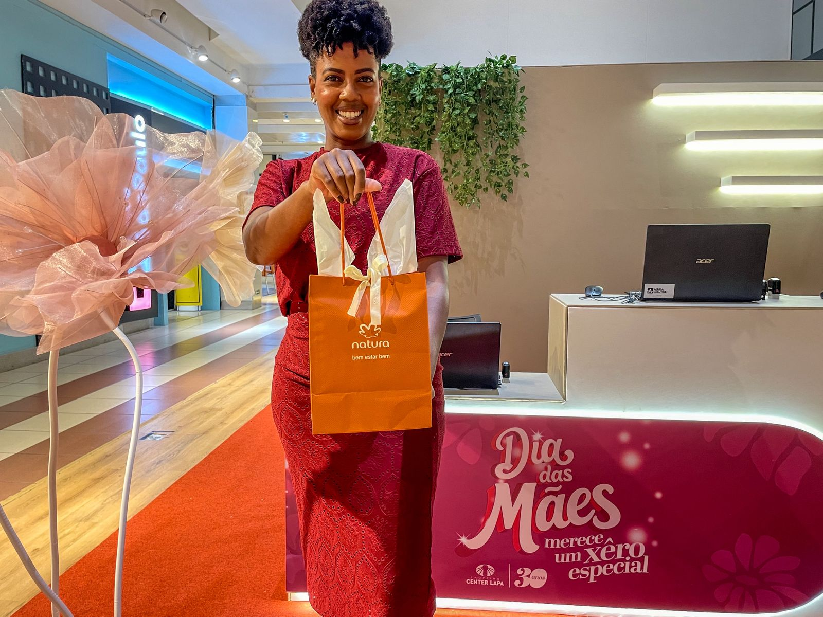 Shopping Center Lapa lança campanha de Dia das Mães com brindes da Natura em Salvador